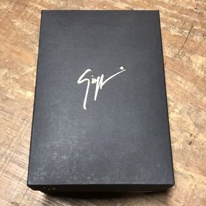 Giuseppe shoe box